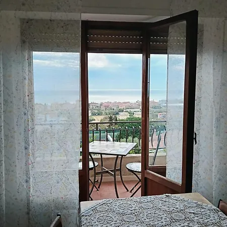 La Casa Sulla Collina 그로타마레
